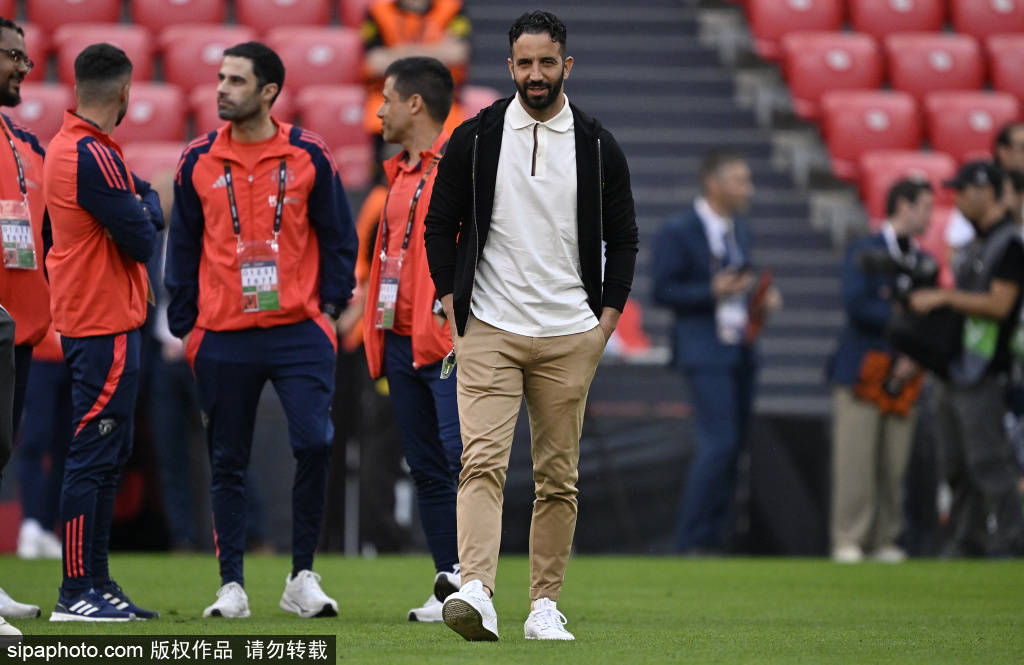 曼联主帅阿莫林怒斥批评声：战术质疑正在摧毁球员信心！